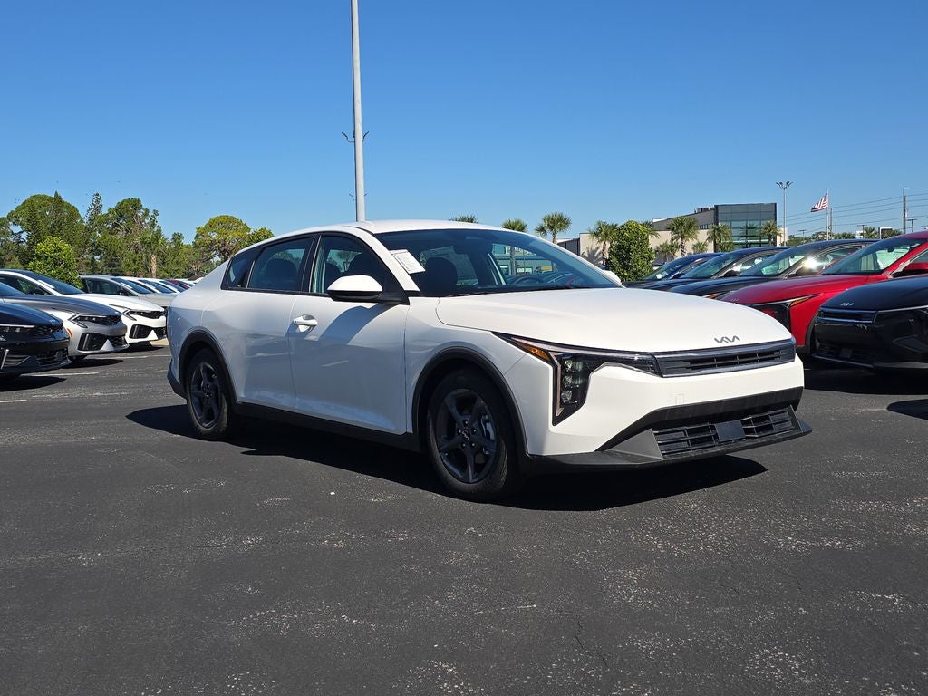 2025 Kia K4 LXS