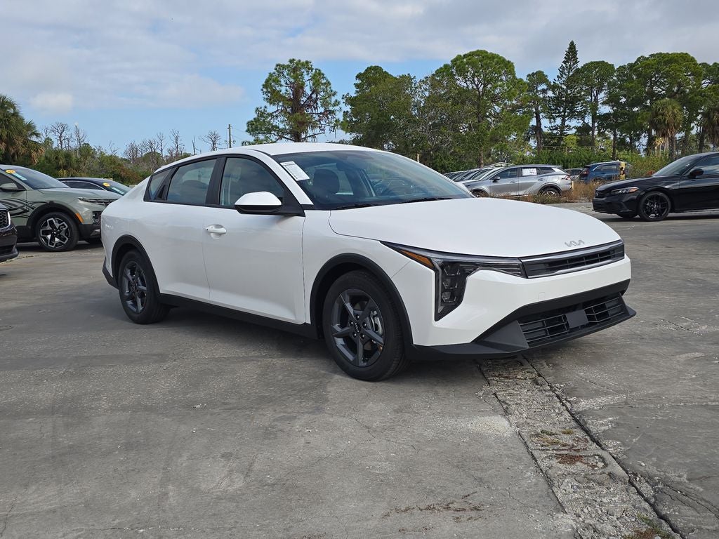 2025 Kia K4 LXS