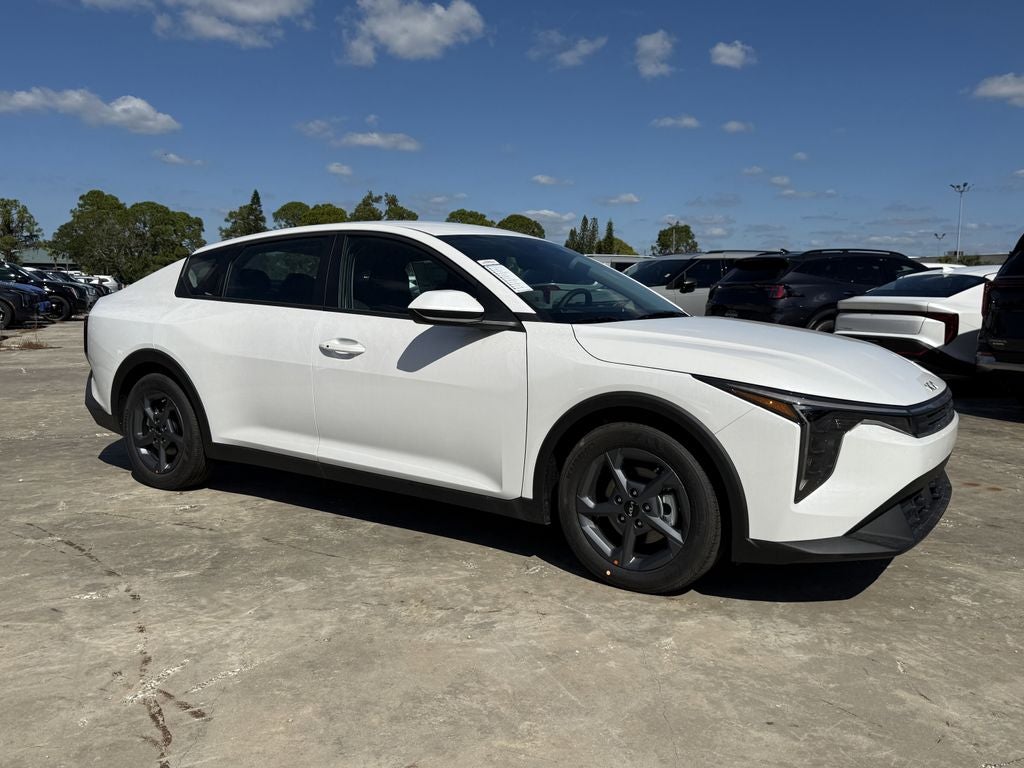 2025 Kia K4 LXS