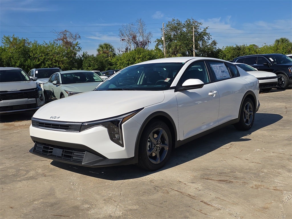 2025 Kia K4 LXS