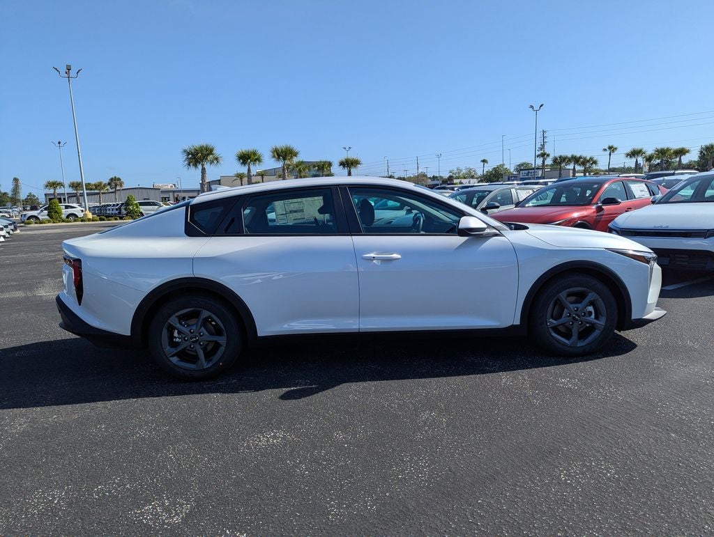 2026 Kia K4 LXS