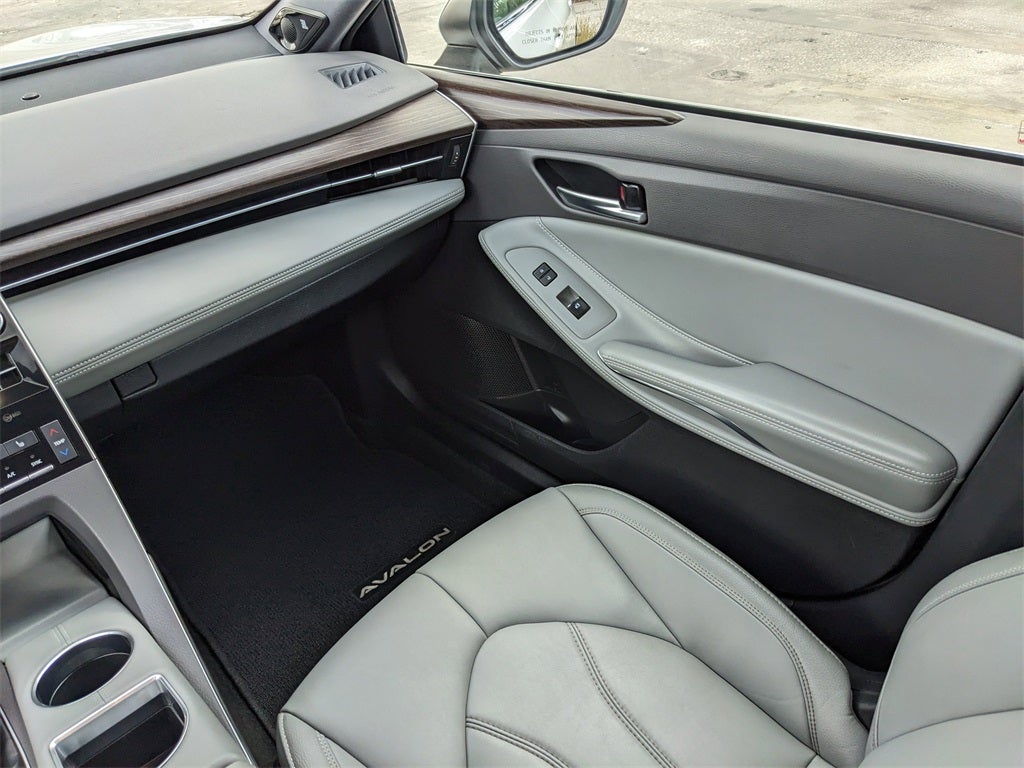 2019 Toyota Avalon Hybrid XLE Plus