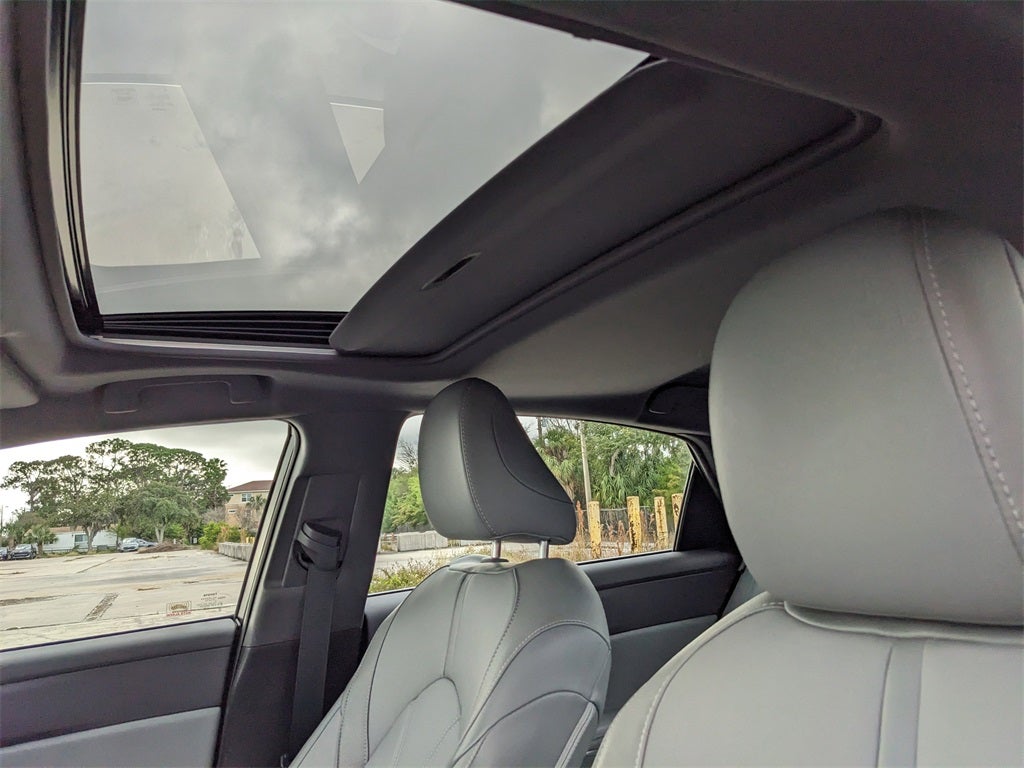 2019 Toyota Avalon Hybrid XLE Plus