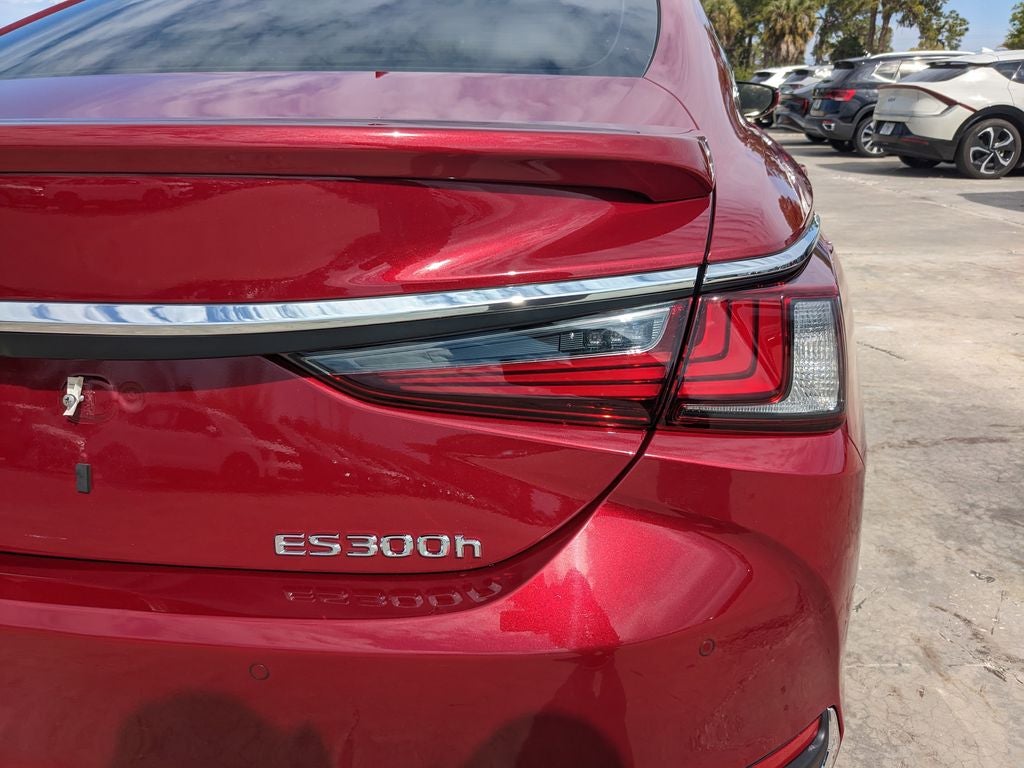 2024 Lexus ES 300h Luxury