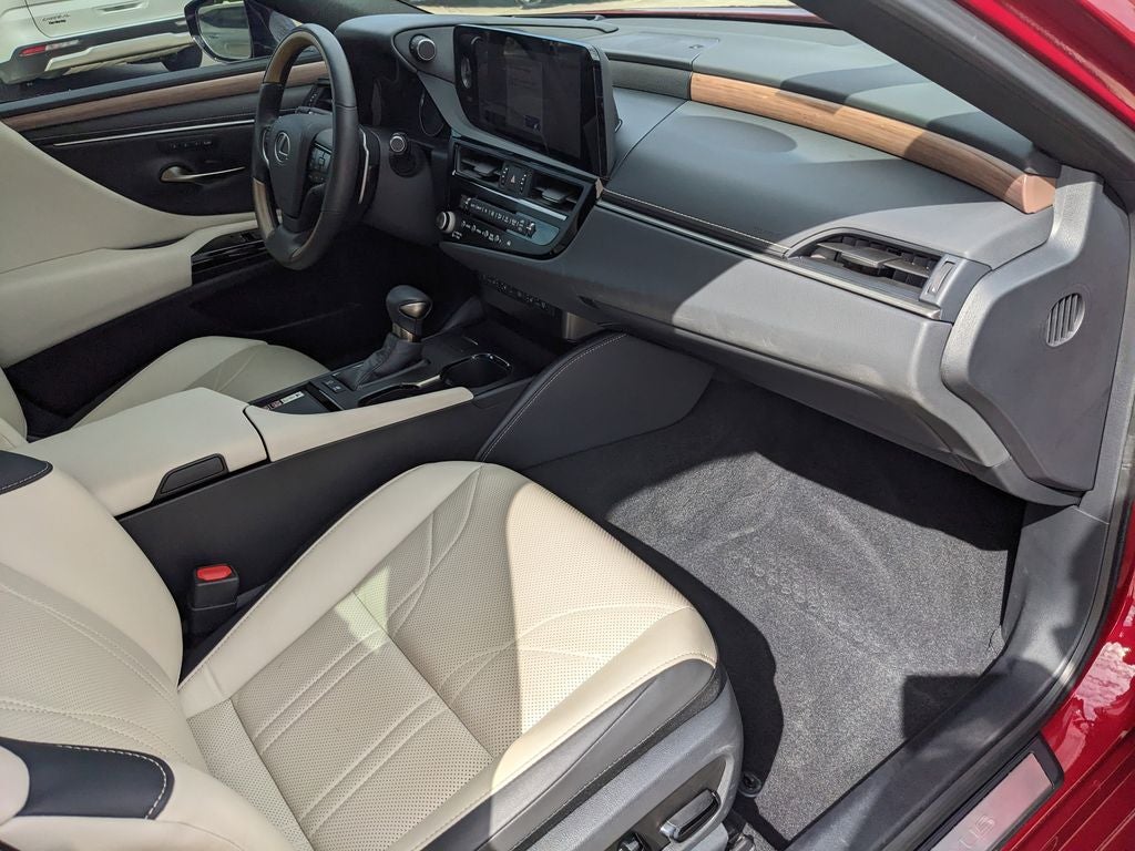 2024 Lexus ES 300h Luxury