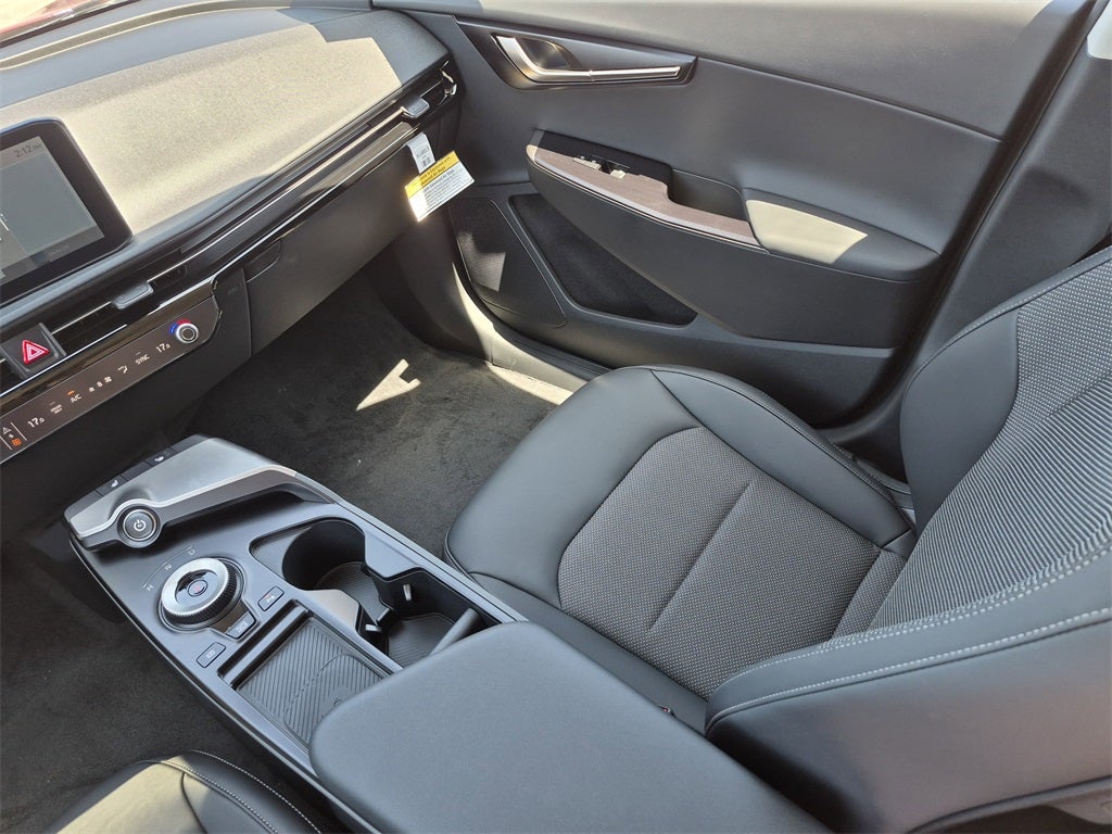 2025 Kia EV6 Light