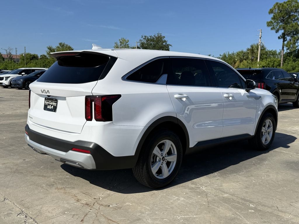 2025 Kia Sorento LX