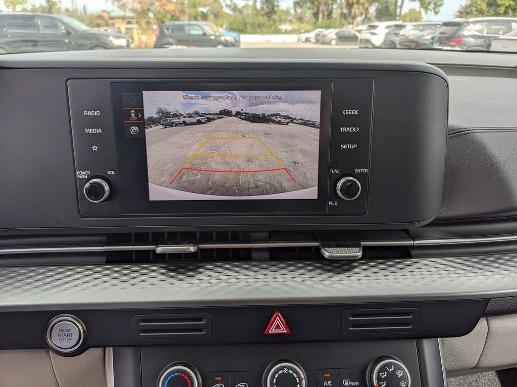 2024 Kia Carnival LX