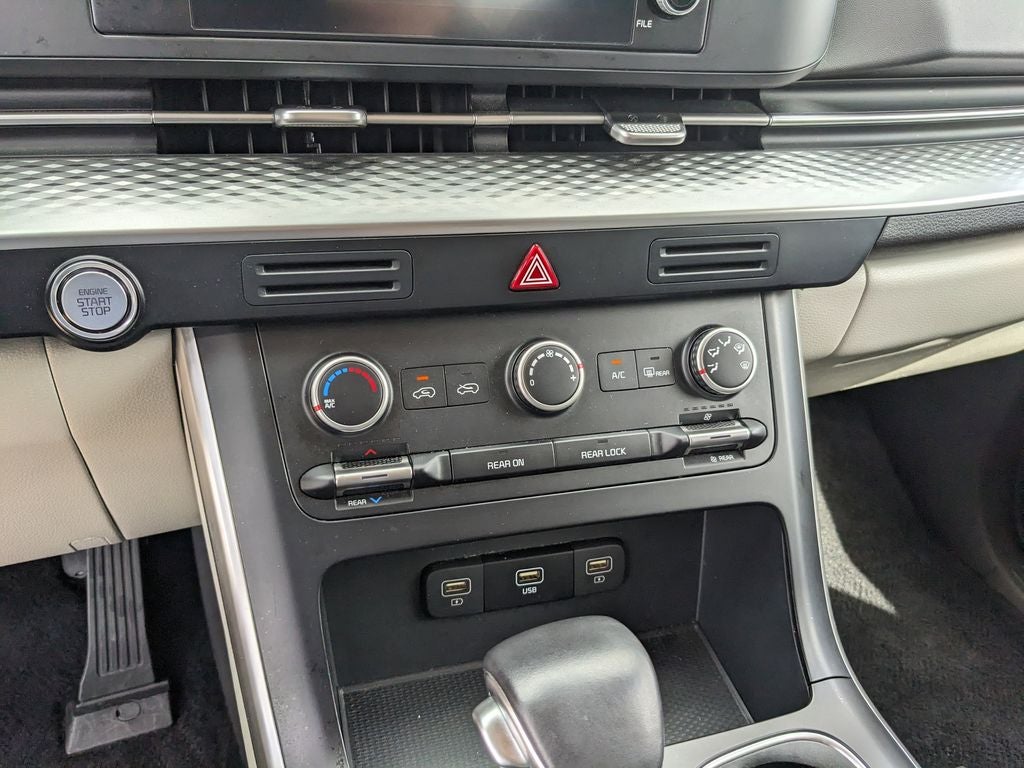 2024 Kia Carnival LX