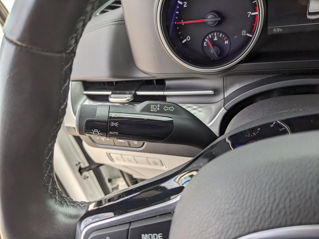 2024 Kia Carnival LX