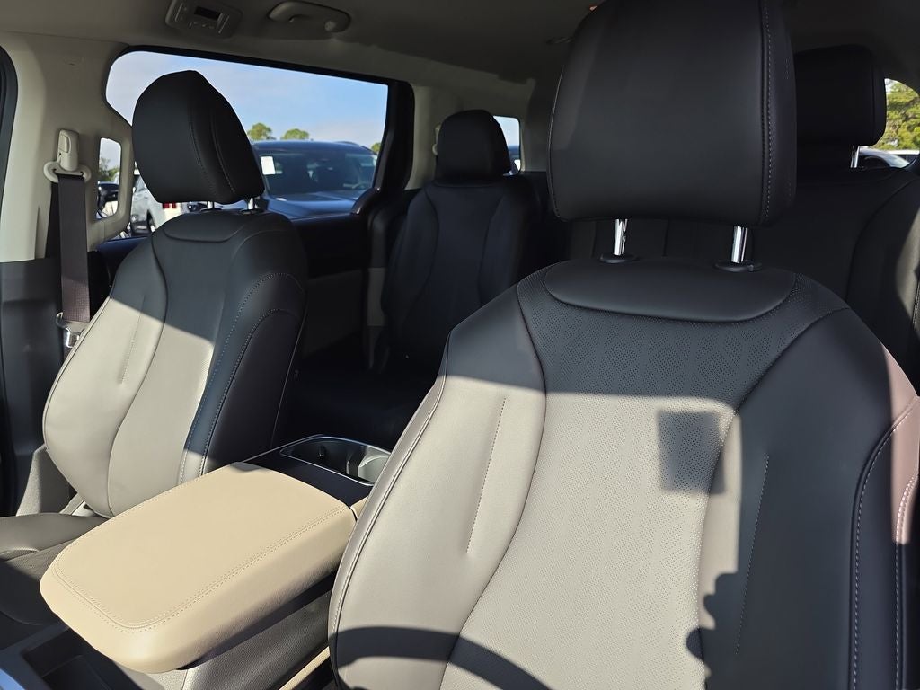 2026 Kia Carnival Hybrid LXS