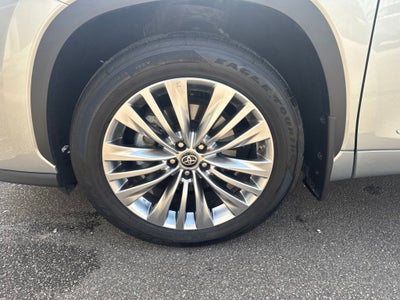2025 Toyota Highlander Platinum