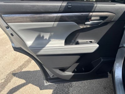 2025 Toyota Highlander Platinum
