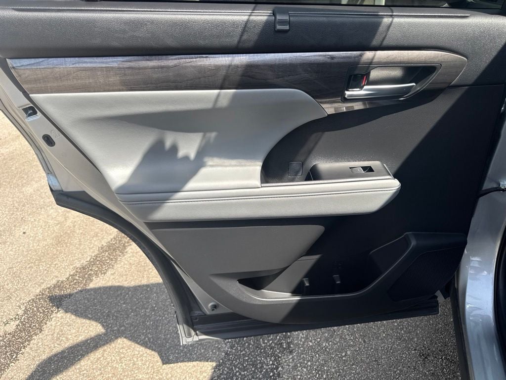 2025 Toyota Highlander Platinum