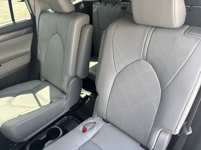 2025 Toyota Highlander Platinum