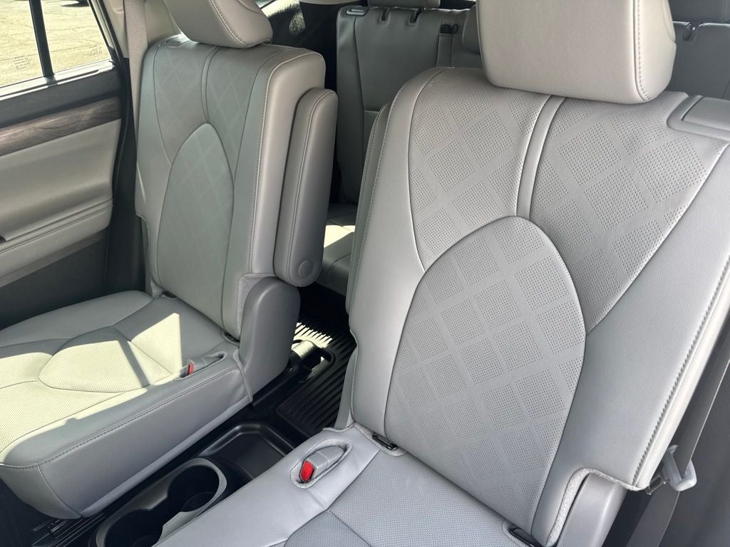 2025 Toyota Highlander Platinum