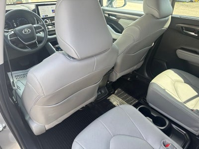 2025 Toyota Highlander Platinum