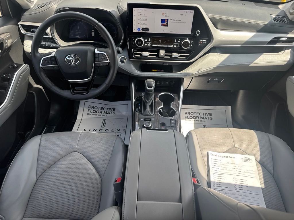 2025 Toyota Highlander Platinum