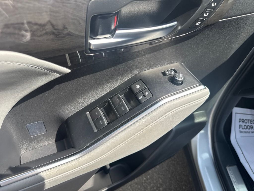 2025 Toyota Highlander Platinum