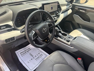 2025 Toyota Highlander Platinum