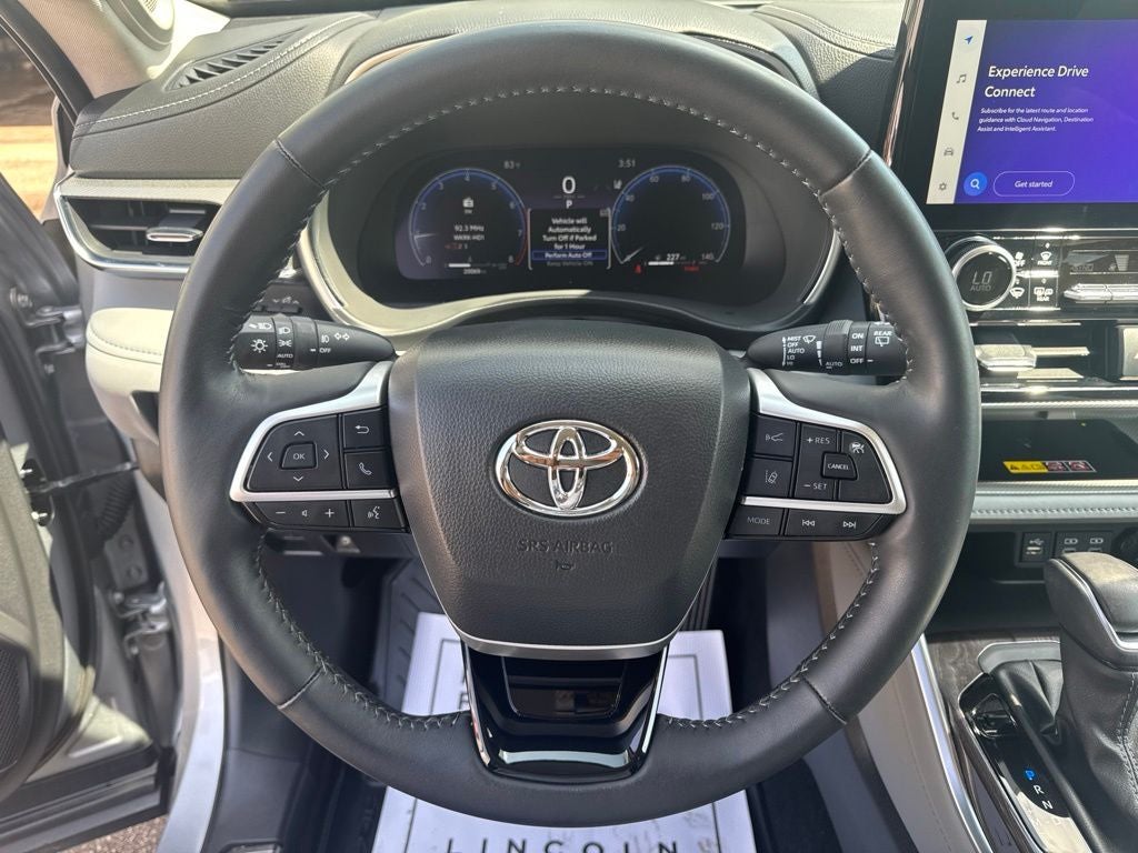 2025 Toyota Highlander Platinum
