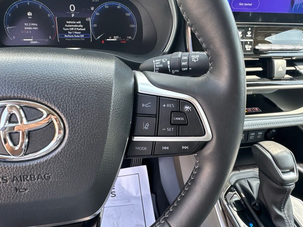 2025 Toyota Highlander Platinum