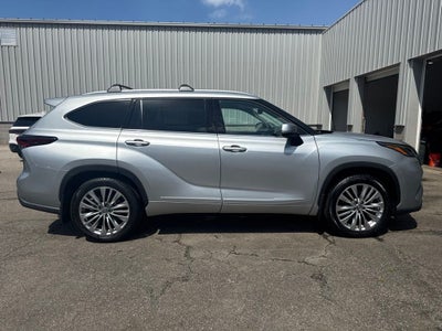 2025 Toyota Highlander Platinum