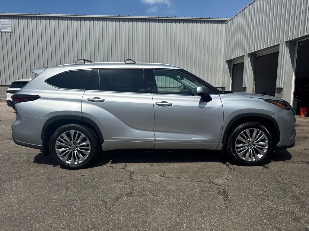 2025 Toyota Highlander Platinum