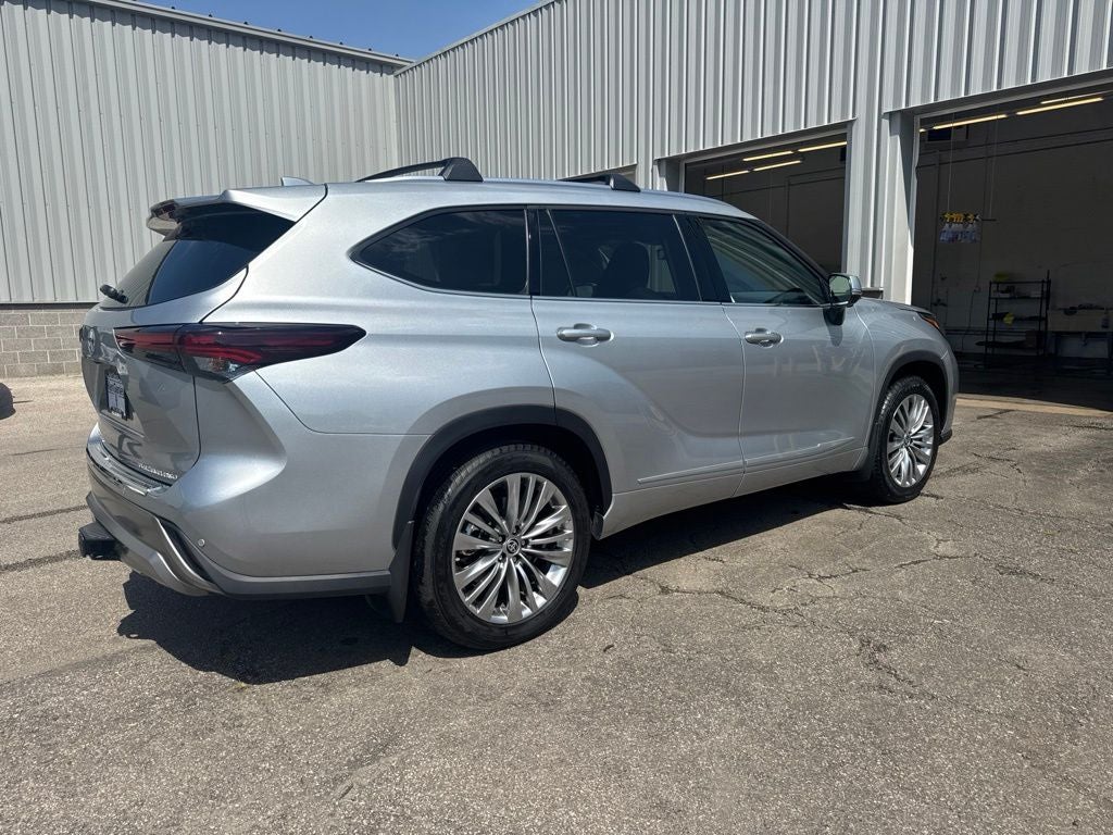 2025 Toyota Highlander Platinum