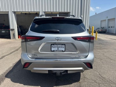 2025 Toyota Highlander Platinum