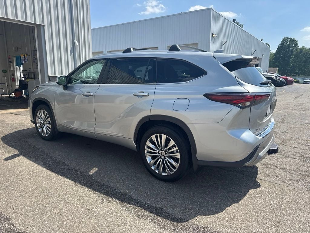 2025 Toyota Highlander Platinum