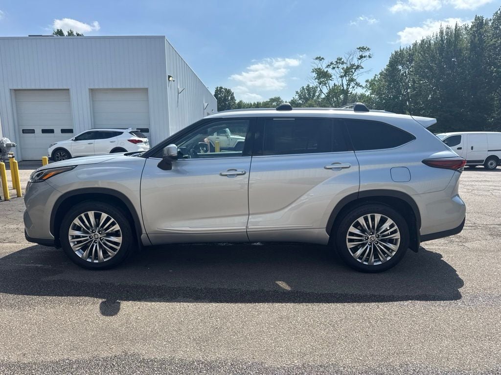 2025 Toyota Highlander Platinum