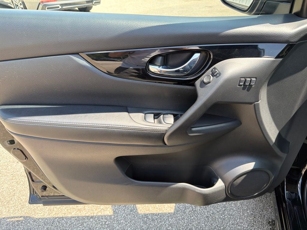 2022 Nissan Rogue Sport SV