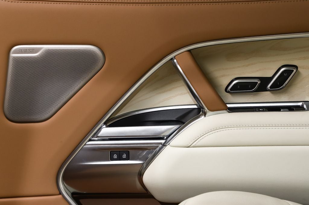 2025 Land Rover Range Rover SV LWB