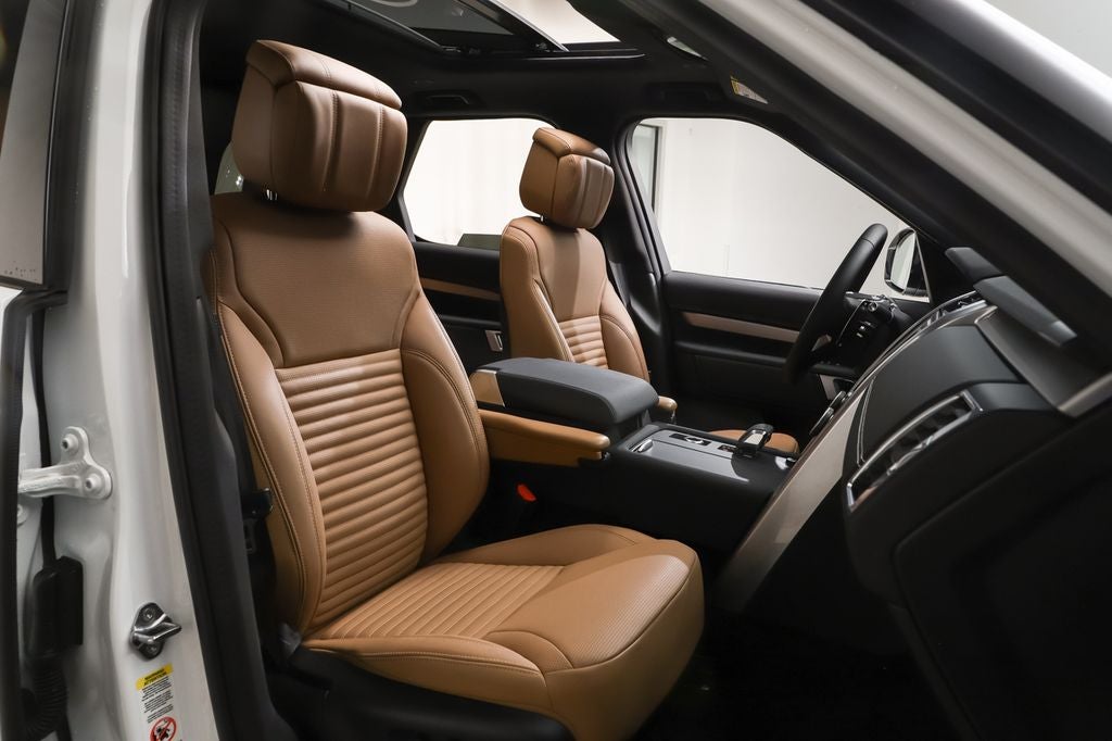 2025 Land Rover Discovery Dynamic SE