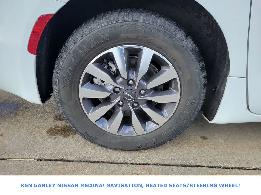 2024 Chrysler Pacifica Hybrid Select