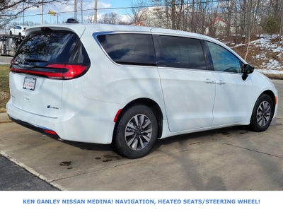 2024 Chrysler Pacifica Hybrid Select