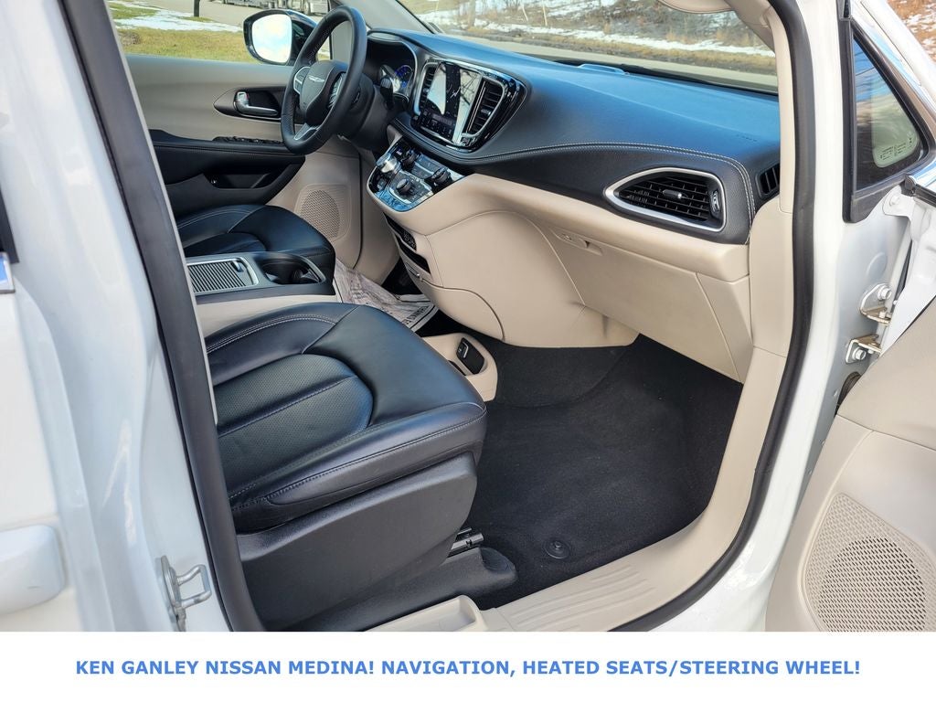 2024 Chrysler Pacifica Hybrid Select