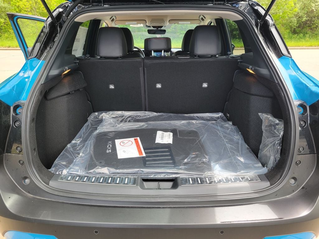 2025 Nissan Kicks SR