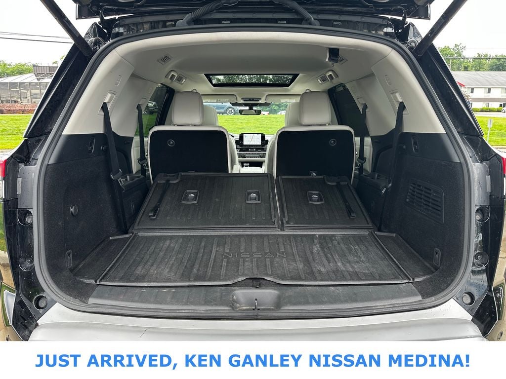2023 Nissan Pathfinder SL