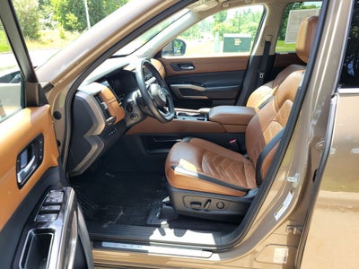 2024 Nissan Pathfinder Platinum