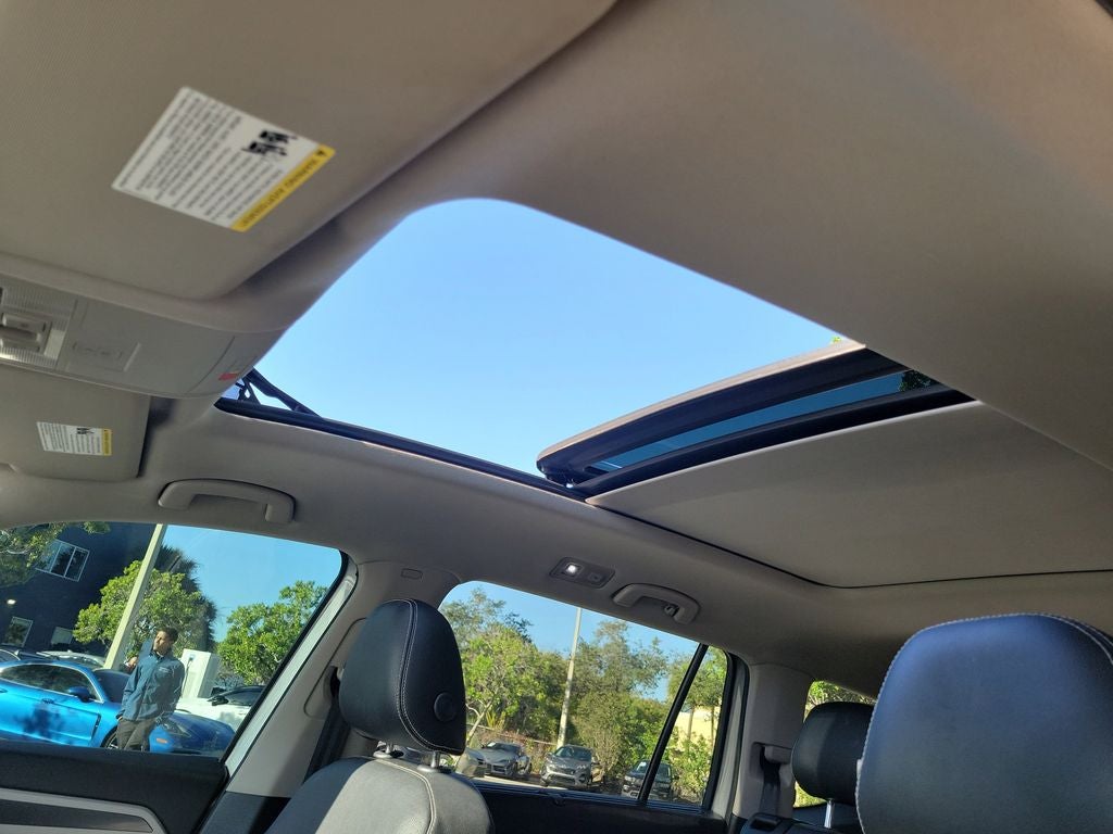 2021 Volkswagen Atlas 3.6L V6 SE w/Technology R-Line