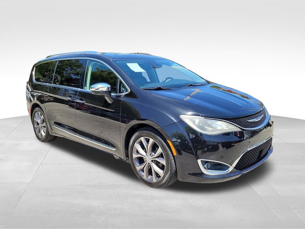 2018 Chrysler Pacifica Limited's photo