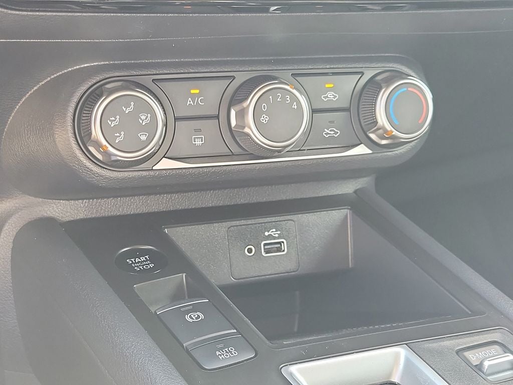 2025 Nissan Kicks S