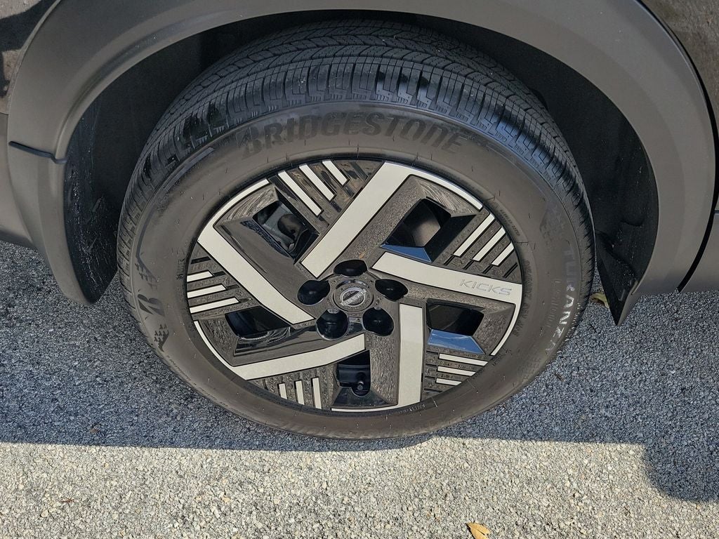 2025 Nissan Kicks SV W/PREMIUM PACKAGE