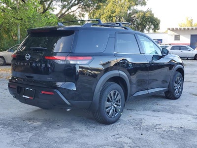 2026 Nissan Pathfinder SV