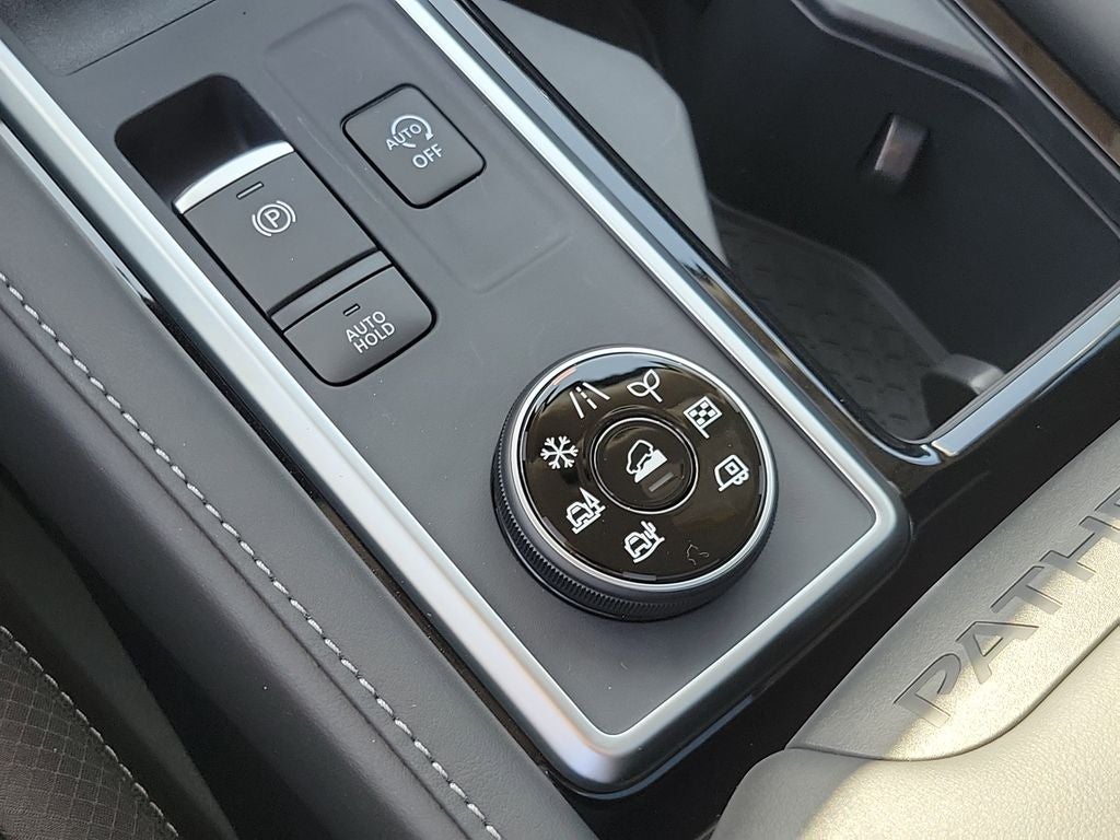 2026 Nissan Pathfinder SL Premium