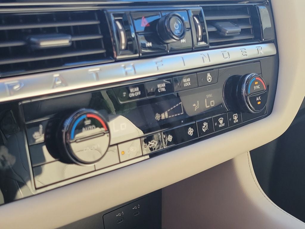 2026 Nissan Pathfinder SL Premium