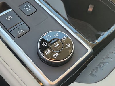 2026 Nissan Pathfinder SL Premium