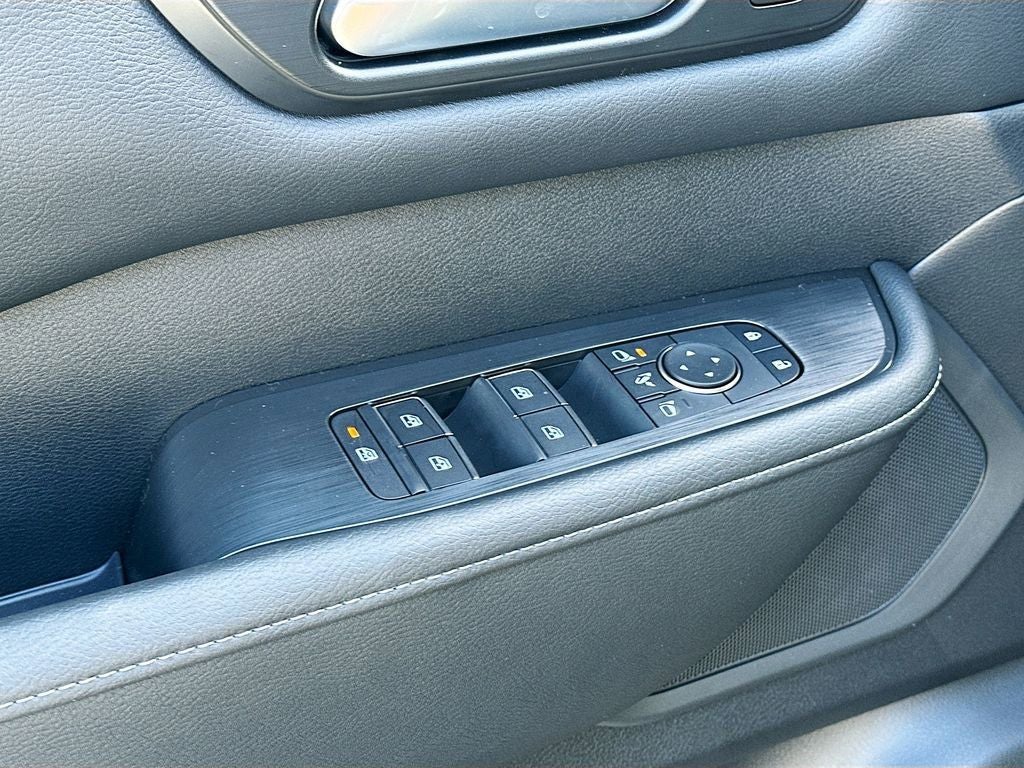 2026 Nissan Armada SL Captains Chairs